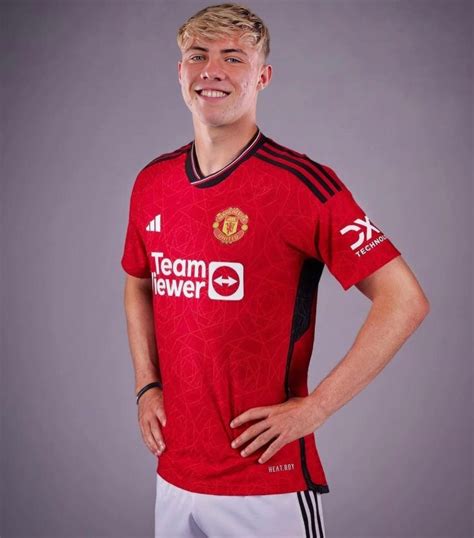 Rasmus Hojlund bergabung dengan Manchester United