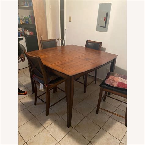 Discover the Perfect Recipe for Style and Functionality with Raymour & Flanigan's Exquisite Kitchen Tables