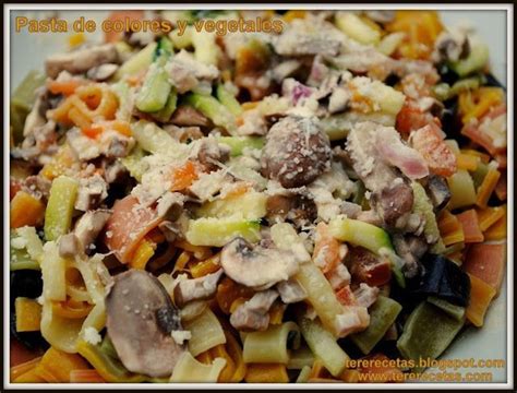 Pastas de colores con queso y huevo picado | Ensalada de Recetas