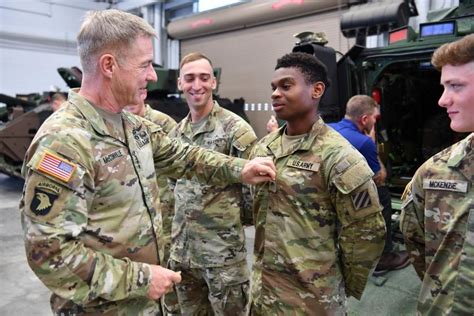 Recruits Army