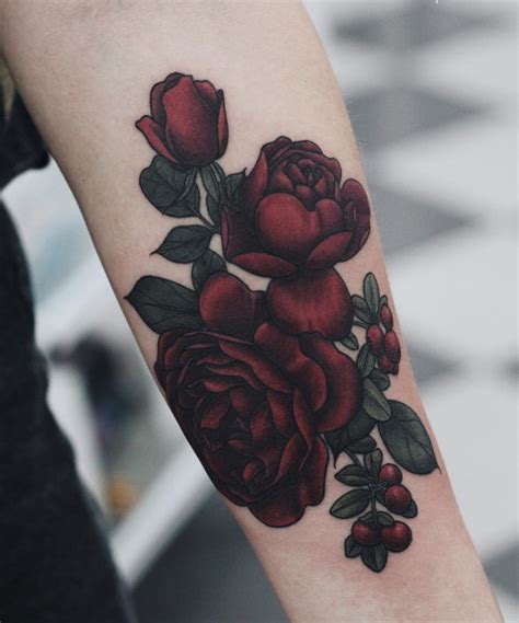 Red rose tattoo on the right thigh.