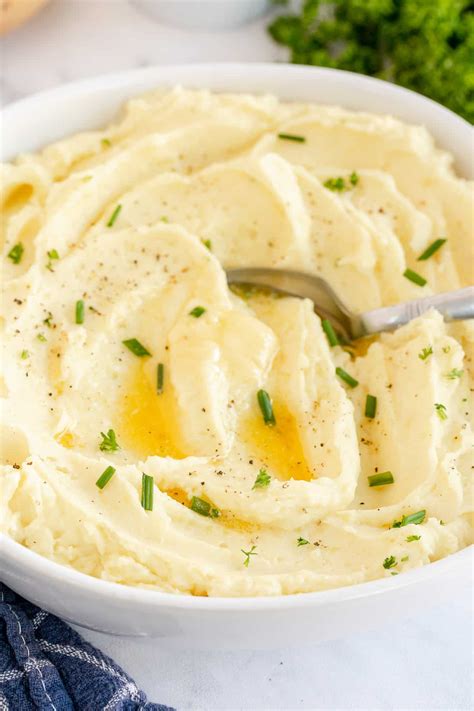 Indulge in Creamy Delight: A Gourmet Recipe for Red Skinned Mashed Potatoes with Sour Cream