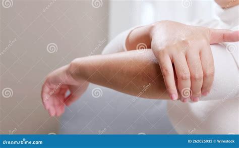 Relieve Aches & Joint Pain: 9 Effective Remedies