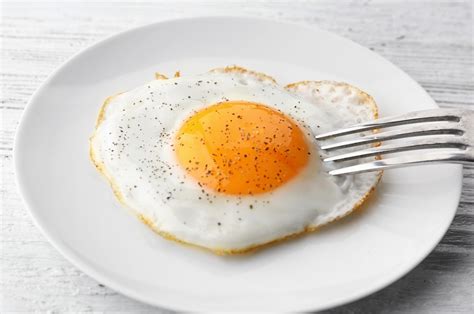 Remove the Egg from Heat for Cooking a Sunny-Side Up Egg