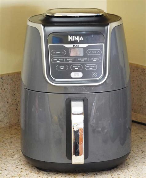 Removing and draining the bacon from the Ninja Air Fryer Max XL