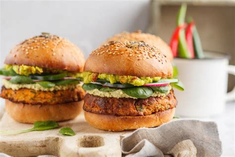 Resep Sajian Vegetarian: Burger Kacang Hitam