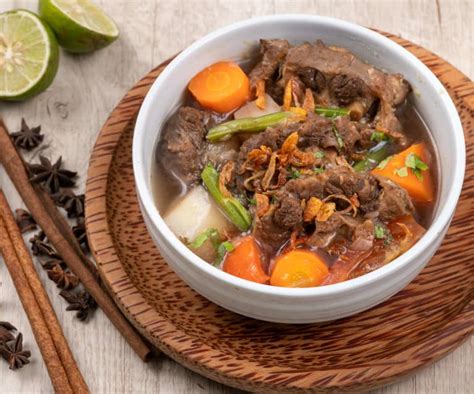 Daging Sapi yang Empuk dan Sangat Menggugah Selera dengan Rasa Anggur Merah yang Menyegarkan dari Slow Cooker