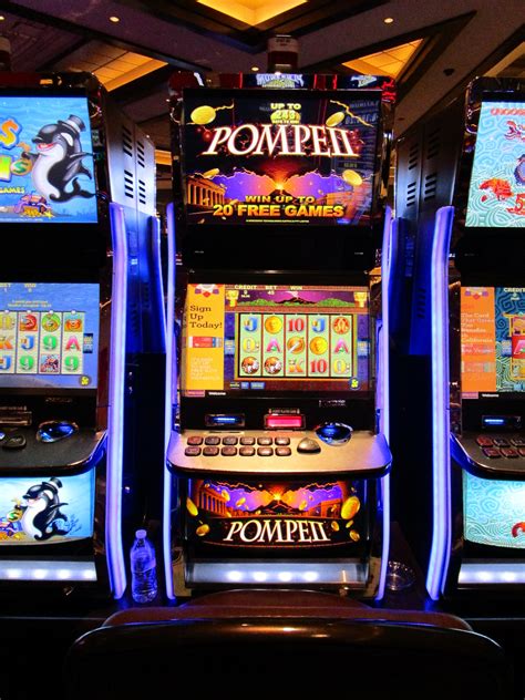 Benefits of Playing on Online Slot Machines GWVFD4