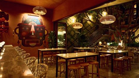 Interior de un restaurante mexicano moderno