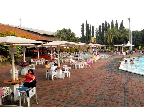 Restoran dan Kafe di Kolam Renang Cilandak Town Square