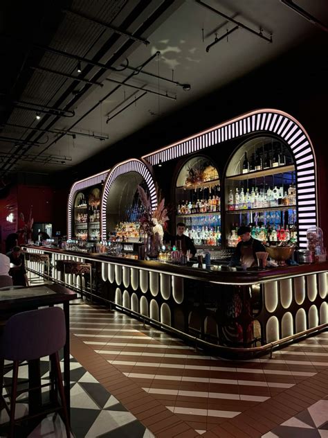 Retro Club Bar Design