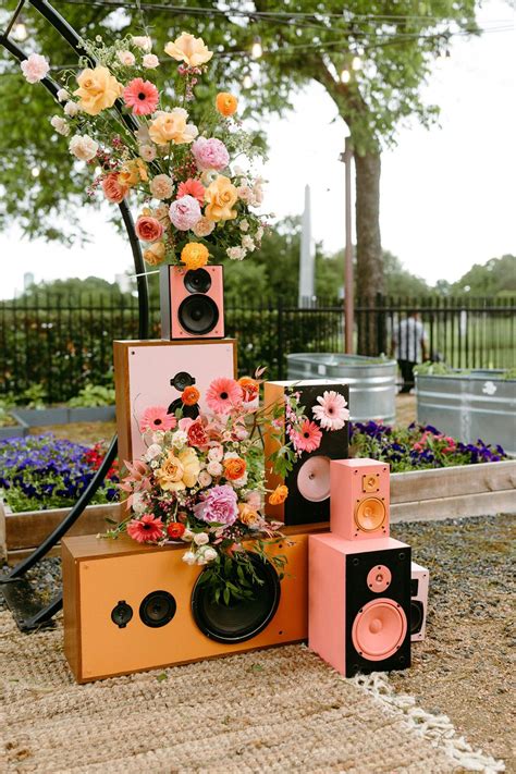 Retro Wedding Decor