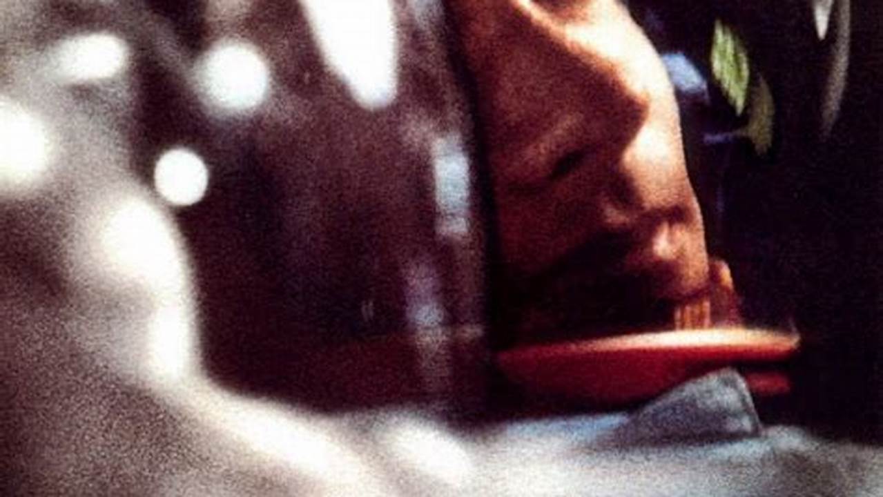 Review Apollo 13 1995: A Journey to the Edge of Space and Back