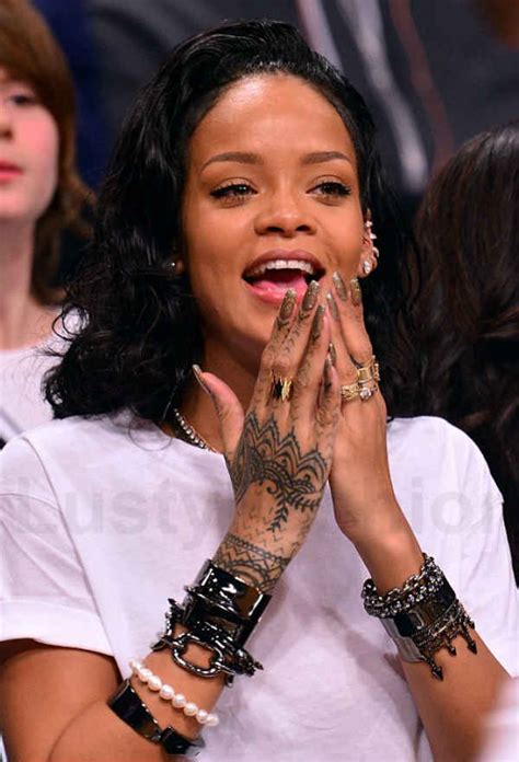 Rihanna Henna Hand Tattoos Freakoutfit Rihanna tattoo