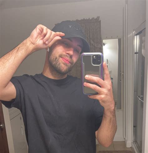 Roblox - Nice hat, Lonnie! #RobloxSwag https://twitter.com 