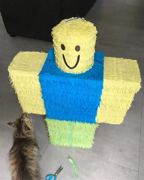 Roblox Pinata - Amazon.com
