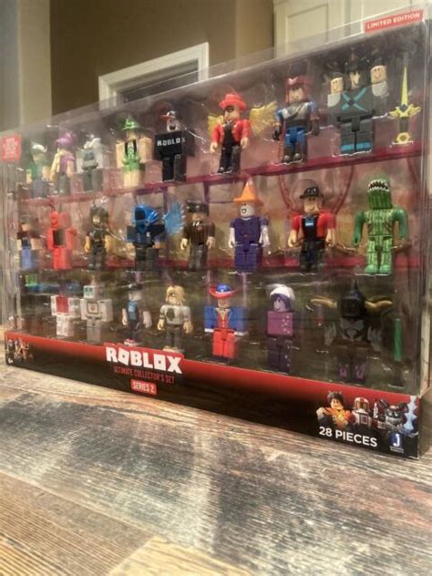 Roblox Series 2 Ultimate Collector\'s Set Action Figure - 24 pieces 