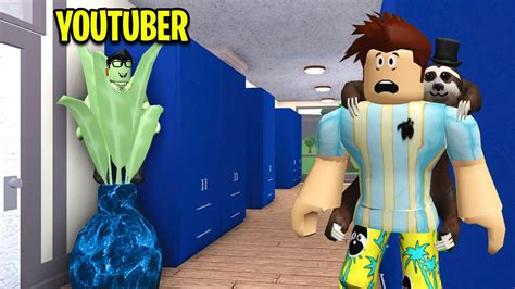 Roblox YouTuber School Hide And Seek! - YouTube