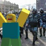 Roblox noob running from police Meme Generator - Imgflip