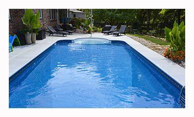 Vinyl Swimming Pool with Roman Step built by Swim Things in Blue