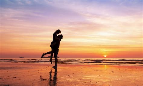Romantic Beach Pictures for Couples