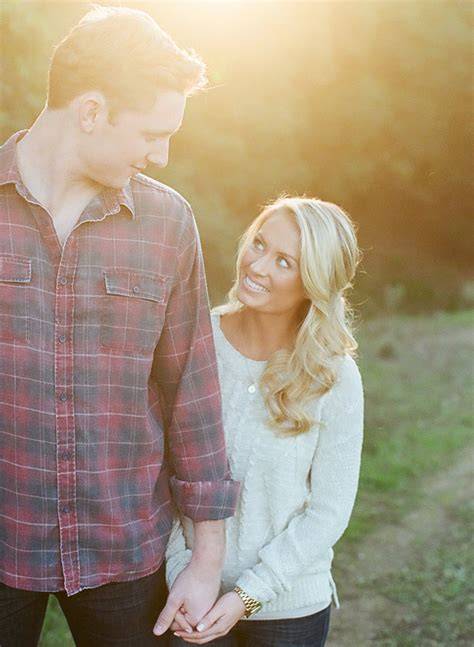 Romantic Rustic Engagement Photos