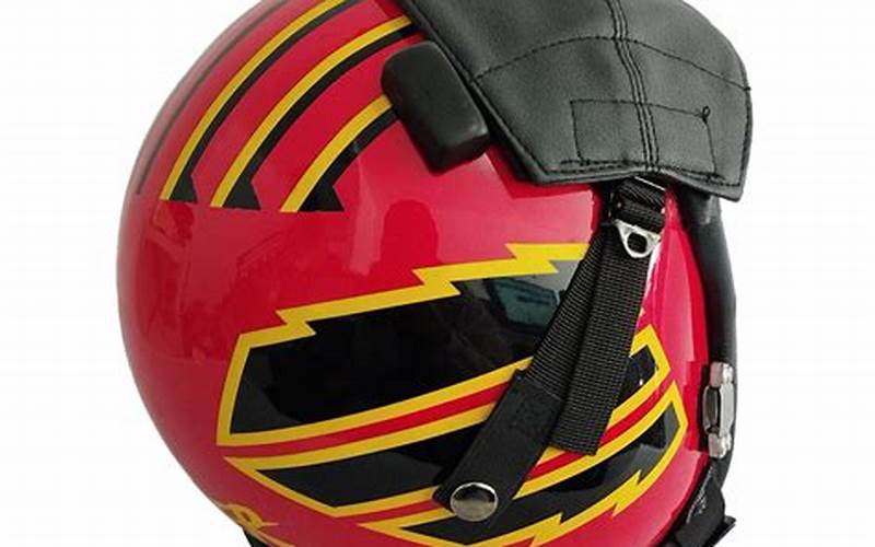 Rooster Helmet Top Gun: A Must-Have for Motorcycle Enthusiasts