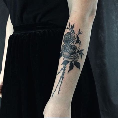 A perfectly placed bouquet. Rose tattoos, Tattoos