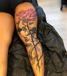 Rose thigh tattoo Leg tattoos women, Rose tattoo thigh