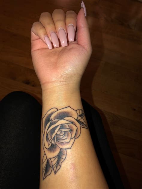 Wrist rose tattoo Rose tattoos on wrist, Tattoos, Tattoo
