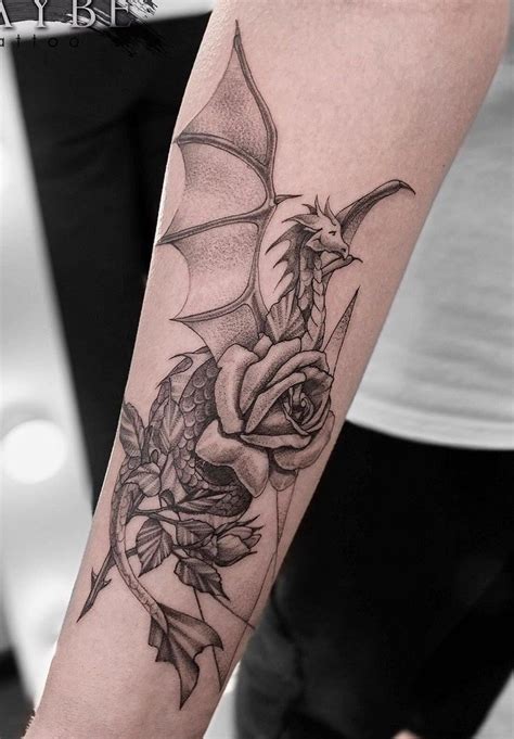 traditional japanese dragon with 3 roses, on hip