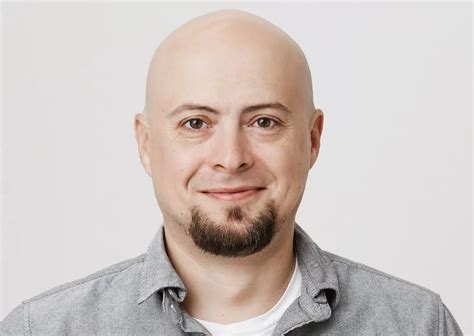 Round Face Beard Styles For Bald Men