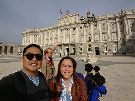 Royal Palace Tour Guide
