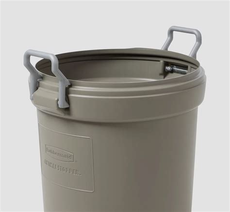 Stop Animal Intruders with Rubbermaid Animal Stopper Garbage Can