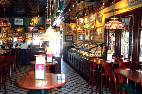 Ruby Tuesdays Restaurant Interior