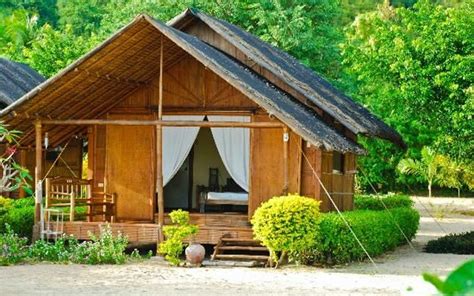 Rumah Bambu Sederhana Di Desa
