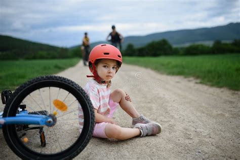 Rushing to Help the Injured Cyclist