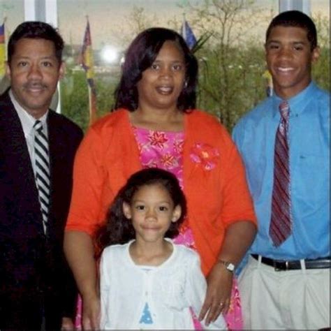 The Stirring Tale of Russell Wilson's Exceptional Upbringing: Unveiling the Inspiring Journey of his Doting Parents