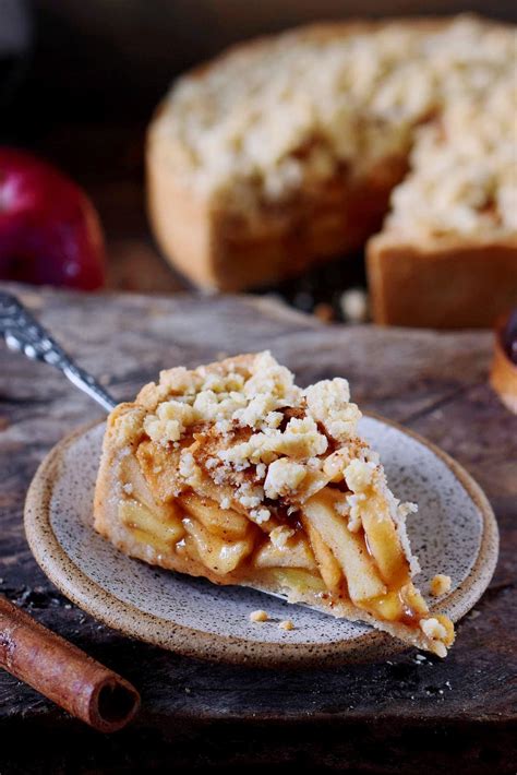 Rustic Apple Pie with Cinnamon Streusel