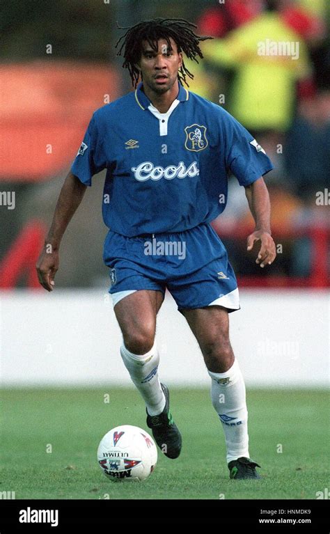 Gullit Leaves for Chelsea