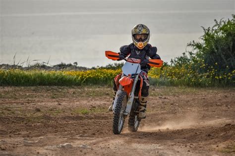 Safety Tips for Riding 50cc Dirt Bikes 