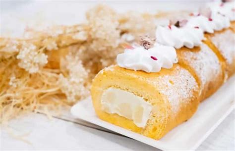 Sakura Peach Cake Roll Taste Test