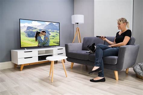 Samsung RU8000 Smart Features Review