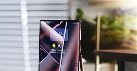 Samsung will continue using LCD screens on its smartphones