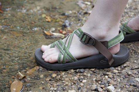 Brown Oak Men's Closed Toe Outdoor Hiking Water Shoes Sport Sandals