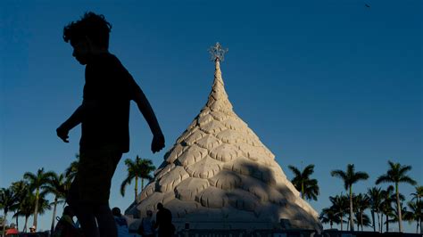 Sandi Christmas Tree 2024