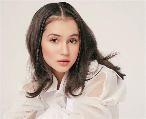 Sandrina Biodata