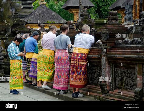 Sarong Bali Temple