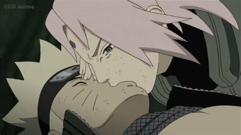 Sasuke Mencium Sakura