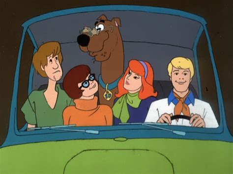 Scooby Doo and the gang with a magnifying glass